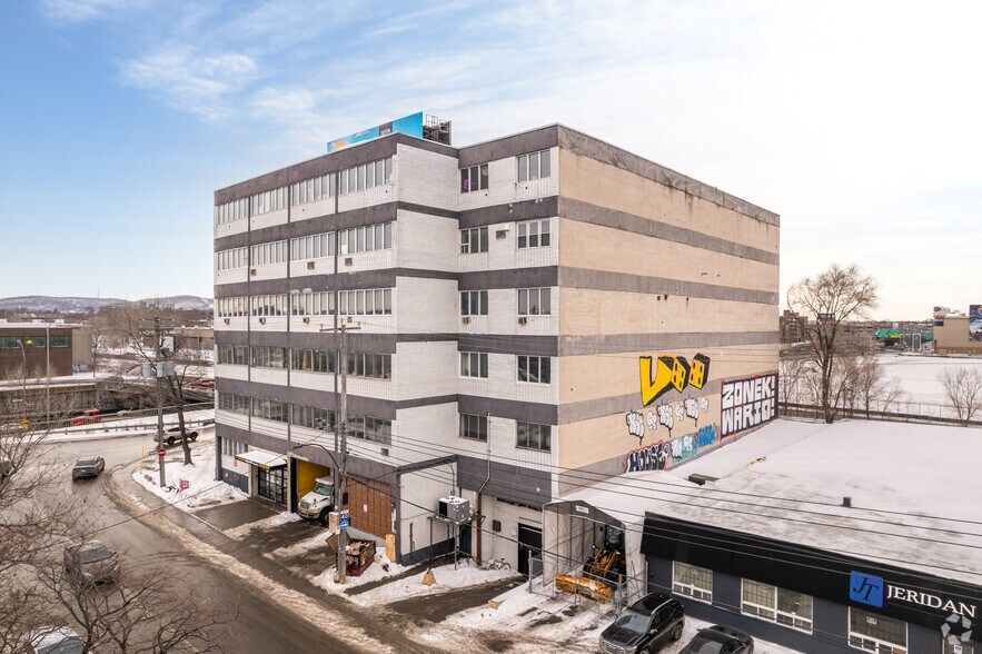 8710 Av du Parc, Montréal, QC à louer - Photo de l’immeuble – Image 3 sur 5