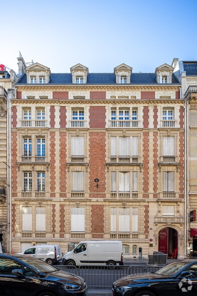 62 Rue Pierre Charron, Paris à louer - Photo de l’immeuble – Image 2 sur 4