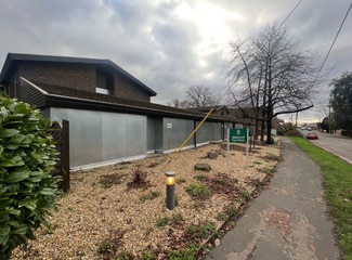 Plus de détails pour 58 Wharf Rd, Aldershot - Santé à vendre