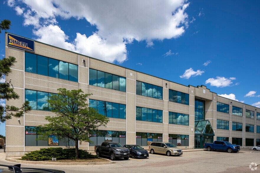 70 Disco Rd, Toronto, ON à louer - Photo de l’immeuble – Image 2 sur 8