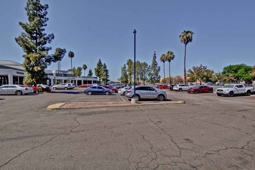 2330 N 75th Ave, Phoenix, AZ à louer - Photo de l’immeuble – Image 3 sur 13