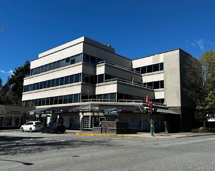 2609 Westview Dr, North Vancouver, BC à louer - Photo de l’immeuble – Image 2 sur 4