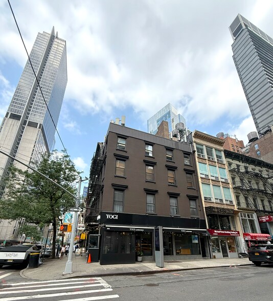 816 Avenue of the Americas, New York, NY à vendre - Photo de l’immeuble – Image 2 sur 2
