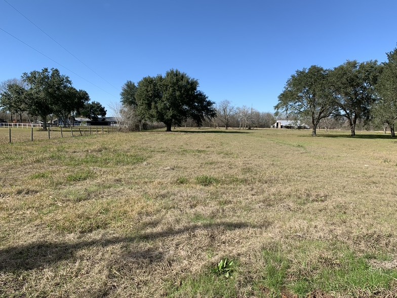 2020 Spacek Rd, Richmond, TX à vendre - Photo principale – Image 3 sur 22