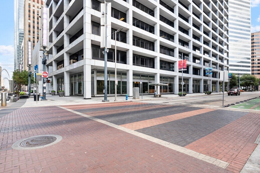 1021 Main St, Houston, TX à louer - Photo de l’immeuble – Image 2 sur 10