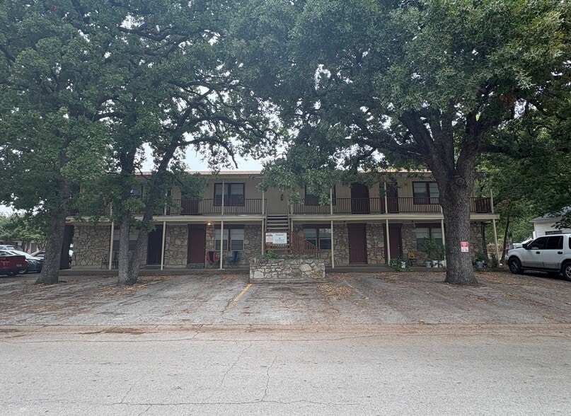 1014 S Waco St, Weatherford, TX à vendre - Photo principale – Image 1 sur 25