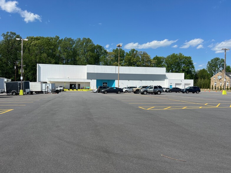 3826 W Gate City Blvd, Greensboro, NC à vendre - Photo de l’immeuble – Image 1 sur 11