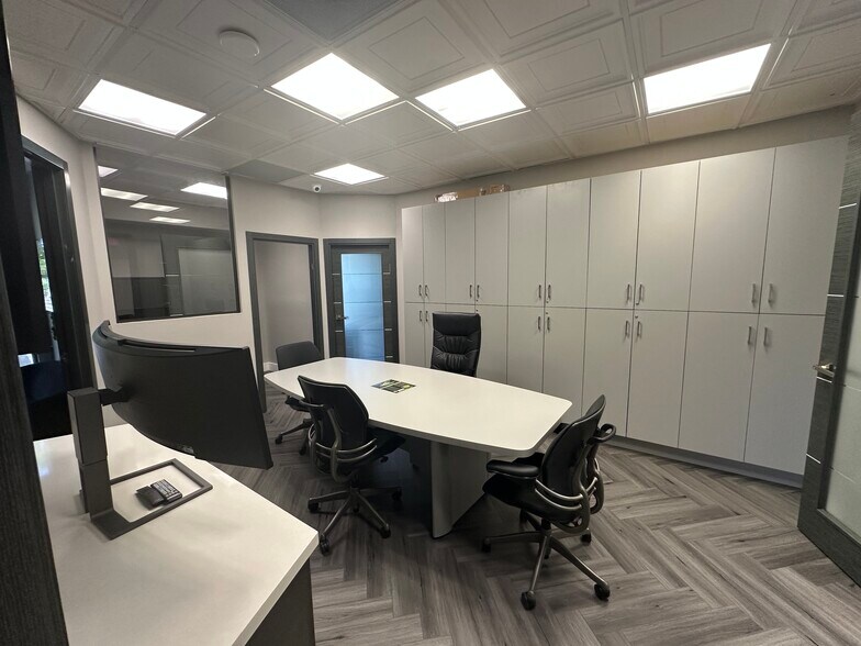 520 NW 165th St, North Miami Beach, FL à louer - Photo intérieure – Image 3 sur 10
