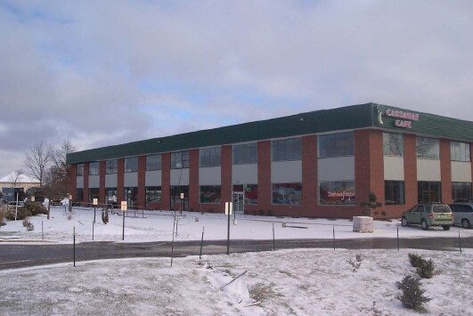 1800 N Burkhart Rd, Howell, MI à vendre - Photo de l’immeuble – Image 3 sur 11