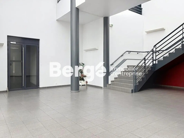 Bureau dans Valbonne à louer - Photo de l’immeuble – Image 2 sur 6