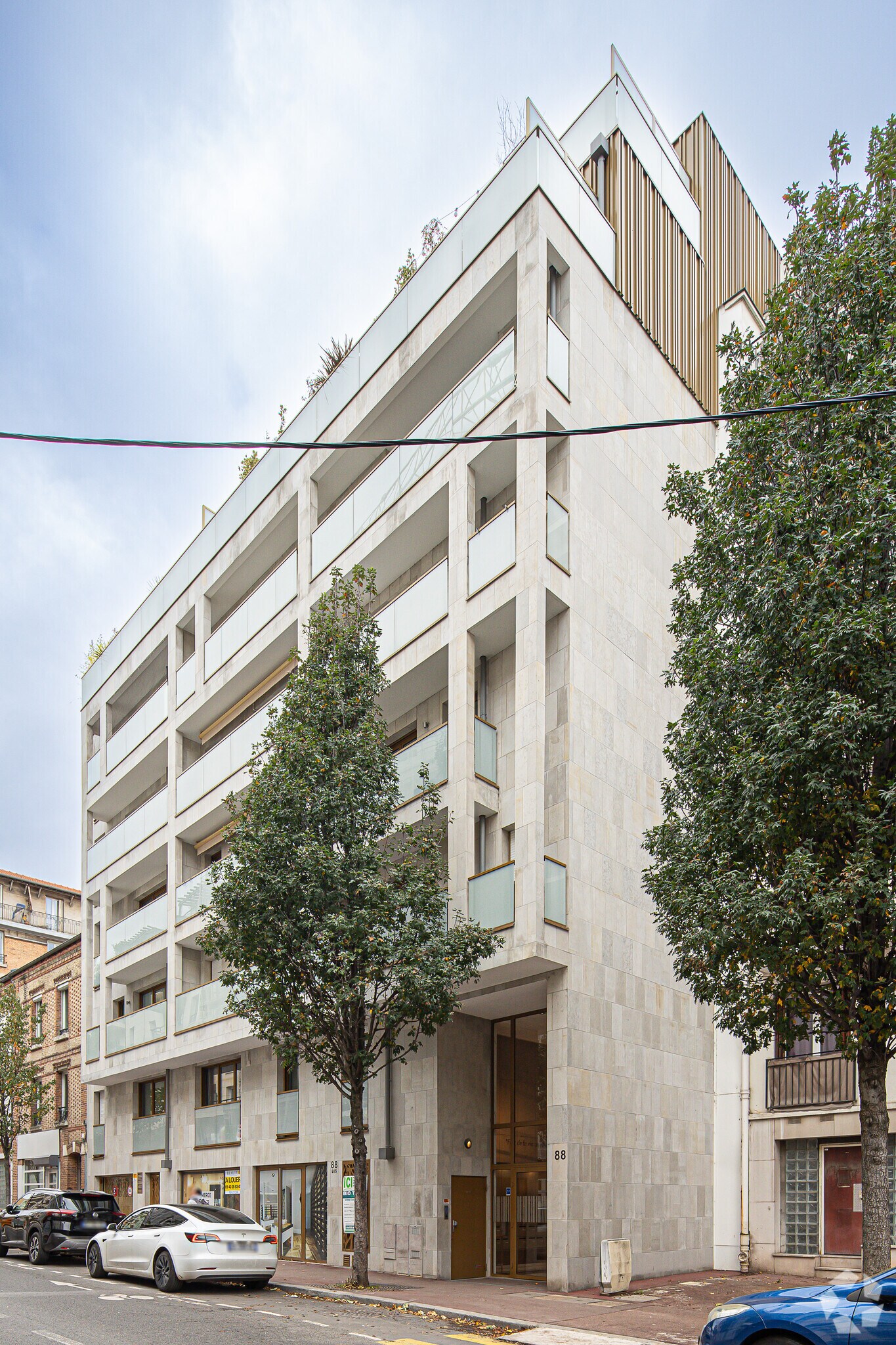 Local commercial dans Issy-les-Moulineaux à louer Photo principale– Image 1 sur 2