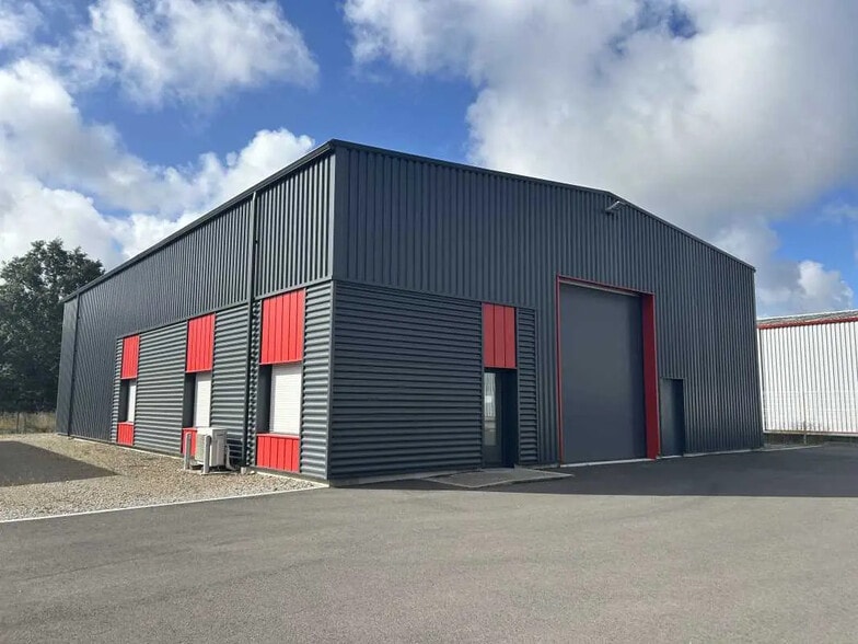 Local d’activités dans Saint-Aignan-Grandlieu à louer - Photo de l’immeuble – Image 1 sur 7