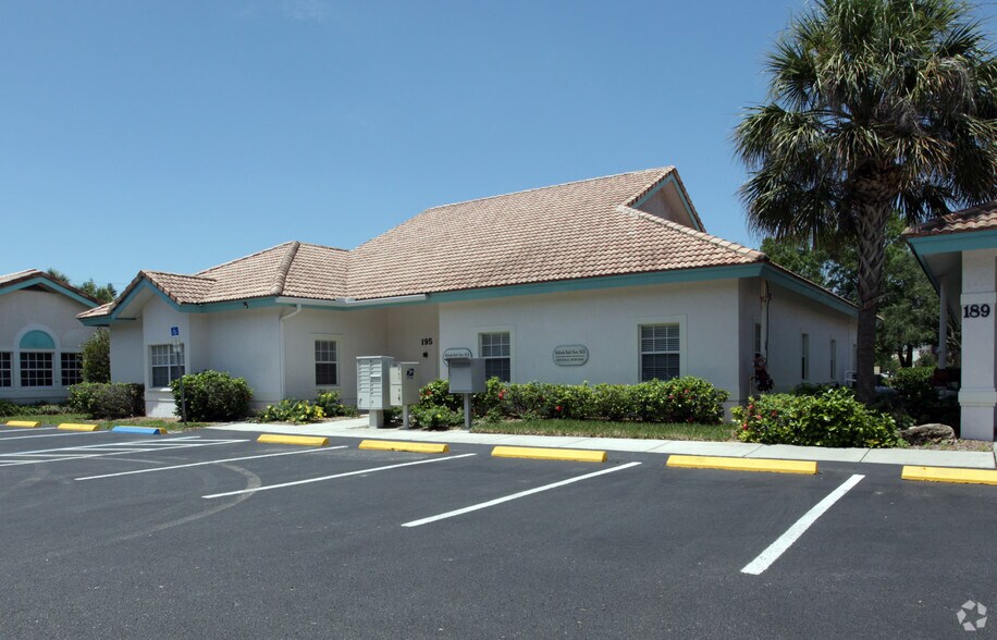 195 Center Rd, Venice, FL à vendre - Photo principale – Image 1 sur 2