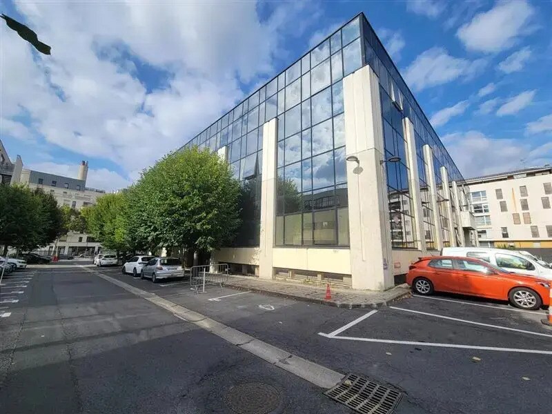 Bureau dans Saint-Ouen-sur-Seine à louer Photo de l’immeuble– Image 1 sur 17
