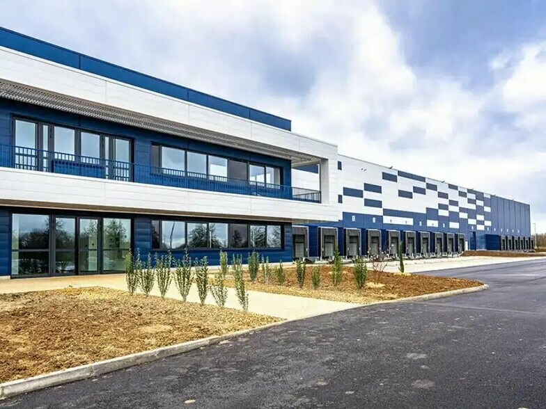 Industriel/Logistique dans Saint-Léger-près-Troyes à louer - Photo de l’immeuble – Image 3 sur 9