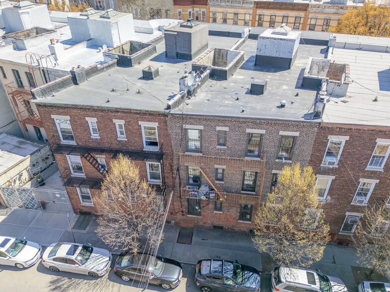 30-26 41st Street, Astoria, NY à vendre - Photo de l’immeuble – Image 2 sur 5