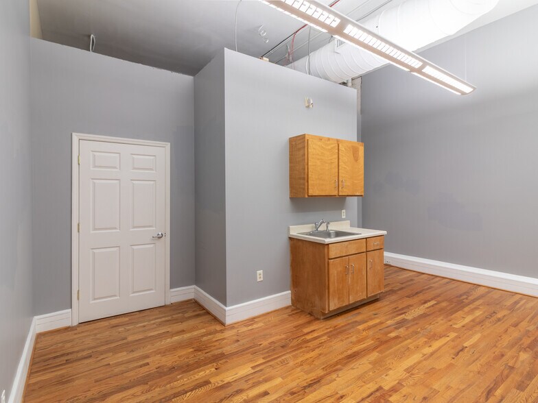 13B W Washington St, Greenville, SC à louer - Photo de l’immeuble – Image 3 sur 14