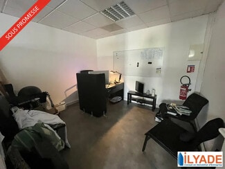 Plus de détails pour 586 Avenue Des Chasseens, Gardanne - Local d'activités à louer