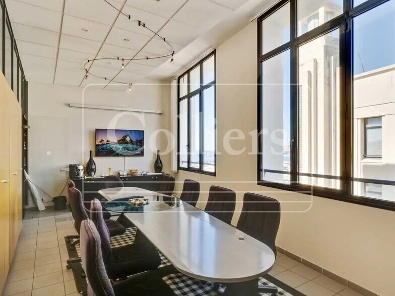 8 Rue Du Cargo Rhin Fidelity, Marseille à louer - Photo de l’immeuble – Image 3 sur 11