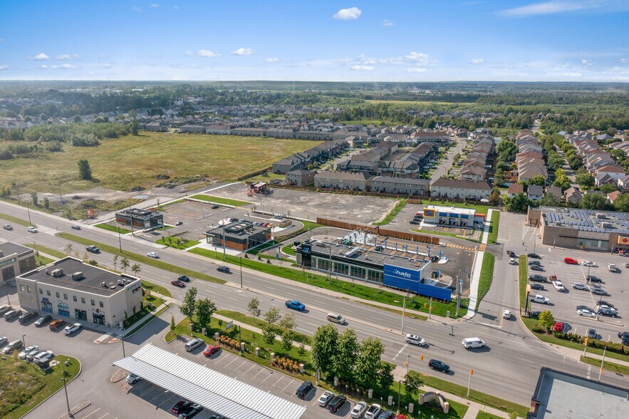 6111 Hazeldean Rd, Ottawa, ON à louer - Photo de l’immeuble – Image 3 sur 4