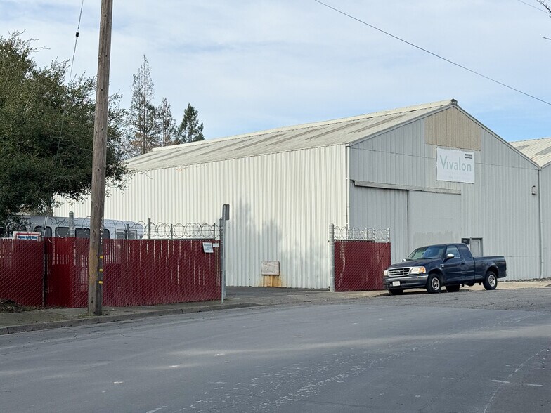 1071 Maxwell Dr, Santa Rosa, CA à louer - Photo de l’immeuble – Image 2 sur 11