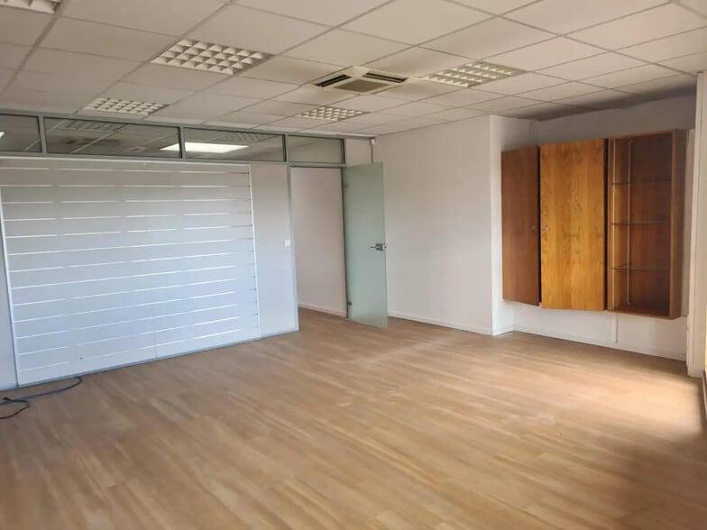 Bureau dans Le Cannet à louer - Photo de l’immeuble – Image 2 sur 8