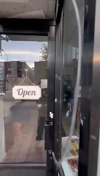 2313 Steinway St, Astoria, NY à louer - Vidéo sur l’annonce professionnelle – Image 2 sur 6
