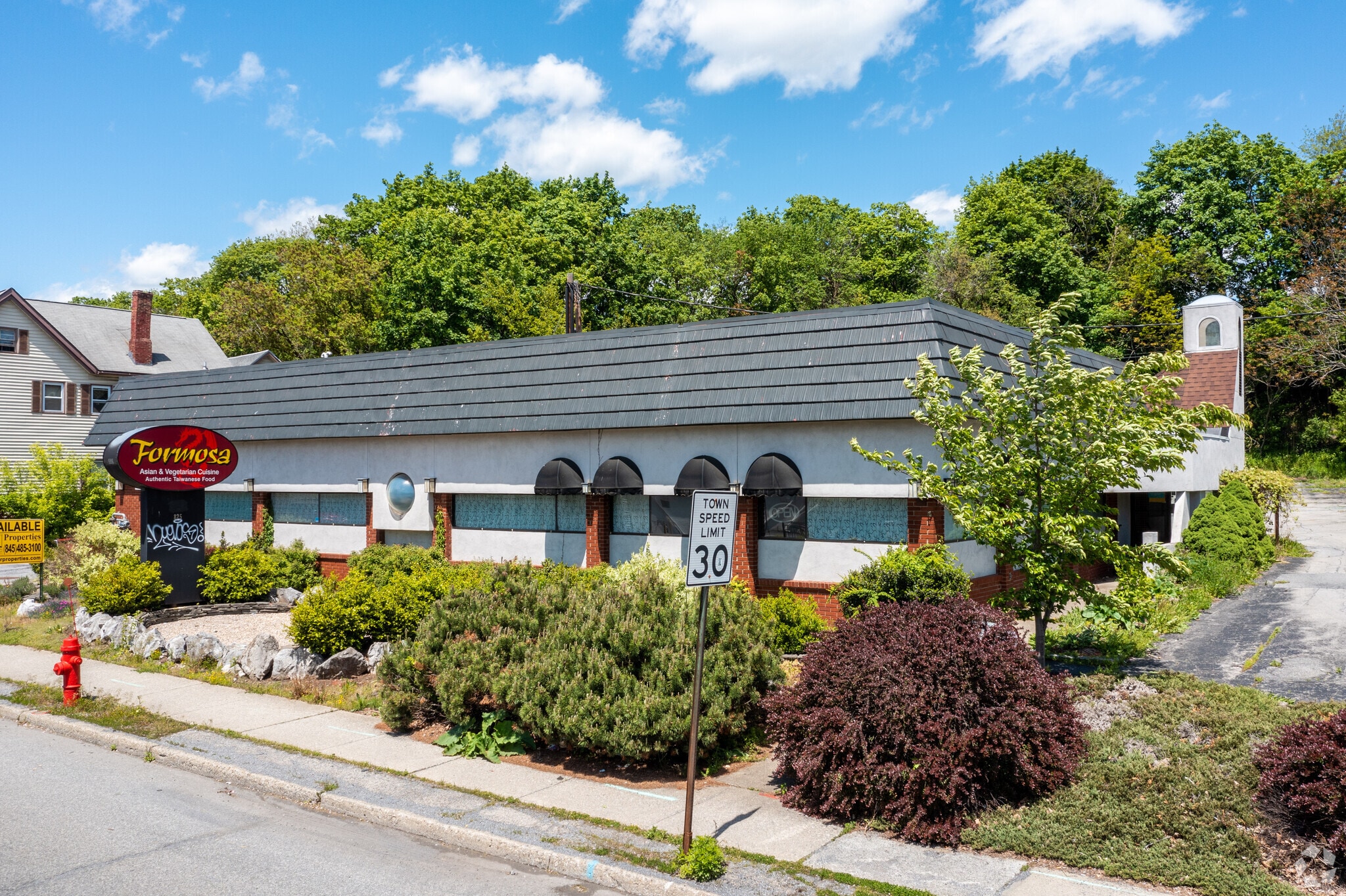 825 Main St, Poughkeepsie, NY à louer Photo principale– Image 1 sur 7