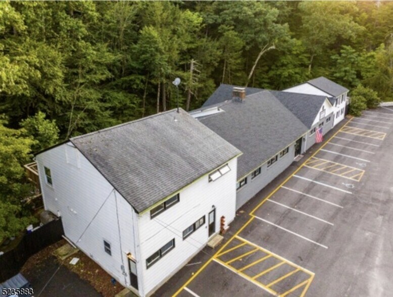 1050 S State Route 23, Wantage, NJ à vendre - Photo de l’immeuble – Image 1 sur 25