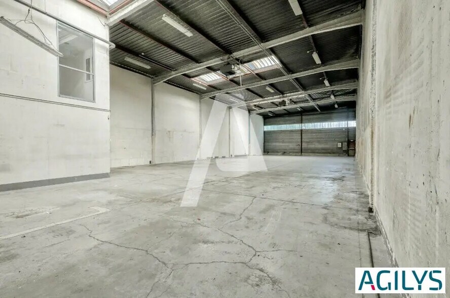 Local d’activités dans Fontenay-sous-Bois à louer - Photo de l’immeuble – Image 1 sur 10
