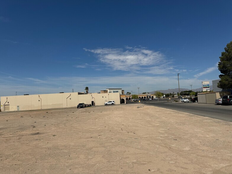 Montwood Drive, El Paso, TX à vendre - Photo de l’immeuble – Image 3 sur 4