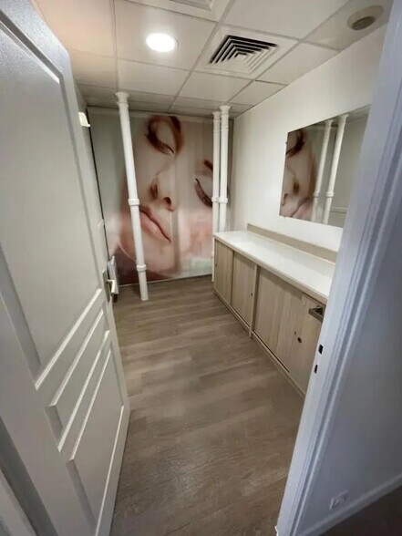 Local commercial dans Paris à louer - Photo de l’immeuble – Image 3 sur 11