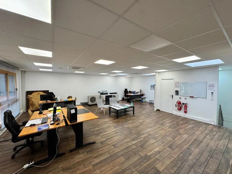 Bureau dans SAINT-OUEN-L'AUMONE à vendre - Photo de l’immeuble – Image 1 sur 6