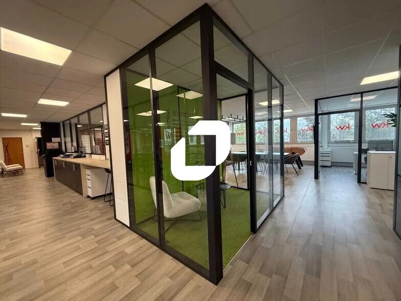 Bureau dans Osny à louer - Photo de l’immeuble – Image 2 sur 18
