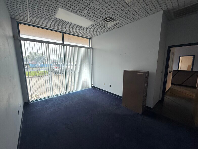 201 W Donegan Ave, Kissimmee, FL à louer - Photo de l’immeuble – Image 2 sur 8