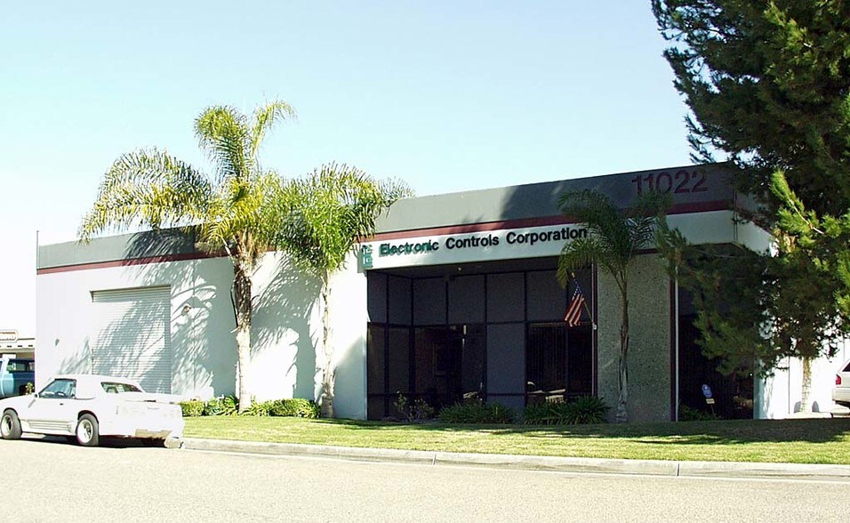 11022 Via El Mercado, Los Alamitos, CA à louer - Photo de l’immeuble – Image 2 sur 4