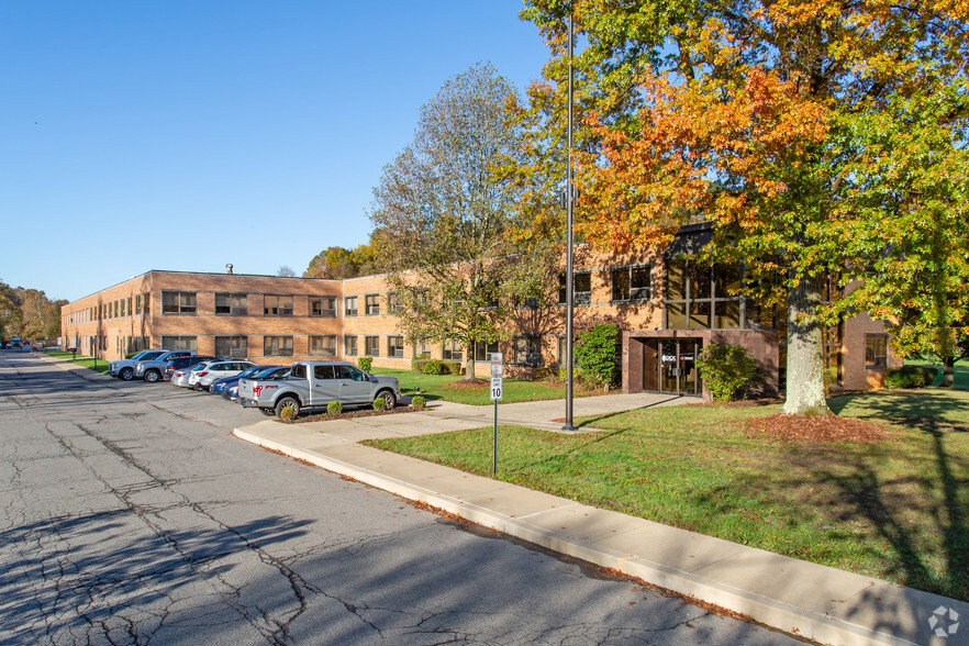 1900 Route 51, Jefferson Hills, PA à louer - Photo principale – Image 1 sur 12