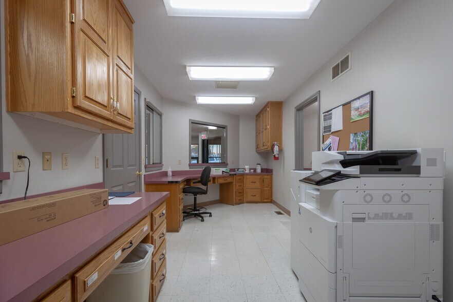 1006 N Jesse James Rd, Excelsior Springs, MO à vendre - Photo de l’immeuble – Image 2 sur 28