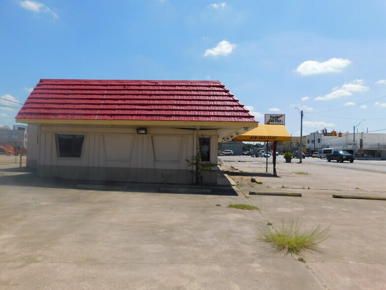 202 N Mechanic St, El Campo, TX à louer - Photo de l’immeuble – Image 3 sur 4