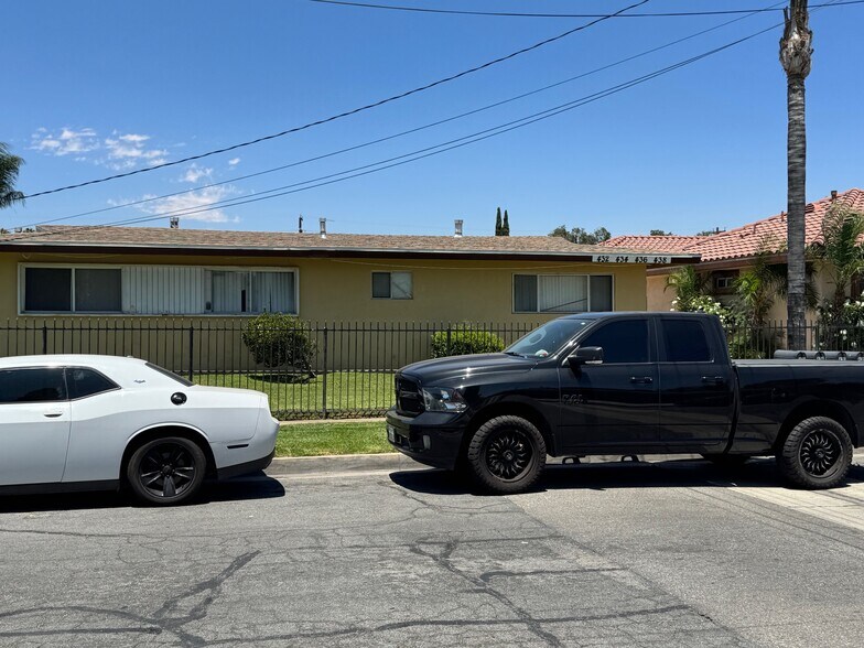438 W Ramona Dr, Rialto, CA à vendre - Photo de l’immeuble – Image 3 sur 26