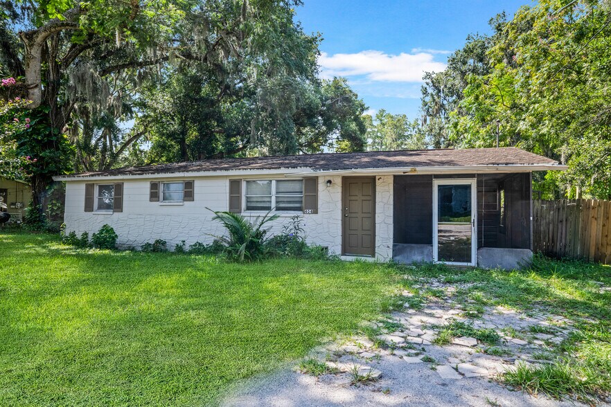 404 W Lutz Lake Fern Rd, Lutz, FL à vendre - Photo de l’immeuble – Image 1 sur 18