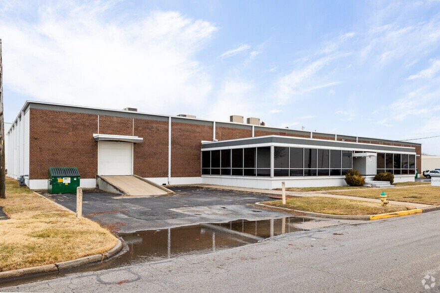 1446 Taney St, North Kansas City, MO à louer - Photo de l’immeuble – Image 1 sur 5