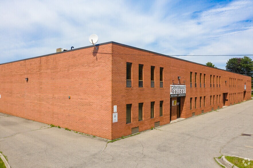 16 Mary St, Aurora, ON à louer - Photo de l’immeuble – Image 2 sur 35