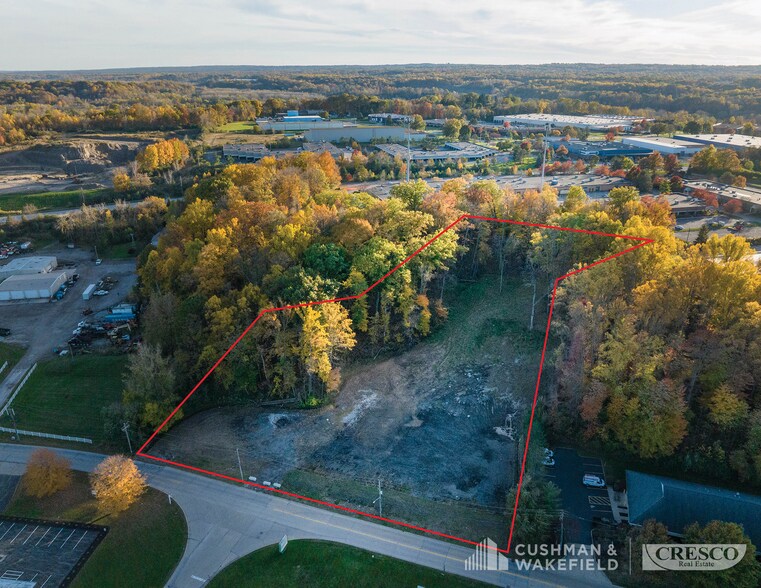 10108 Sweet Valley Dr, Valley View, OH à vendre - Photo de l’immeuble – Image 2 sur 3