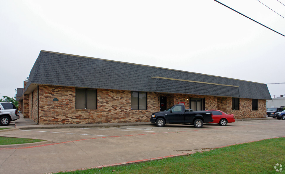 354 McDonnell St, Lewisville, TX à louer - Photo de l’immeuble – Image 3 sur 5