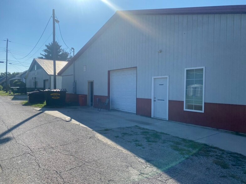 18 N 4th St, Gosport, IN à vendre - Photo de l’immeuble – Image 2 sur 8