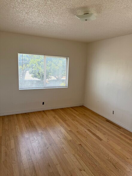8930 S Vermont Ave, Los Angeles, CA à louer - Photo de l’immeuble – Image 3 sur 14