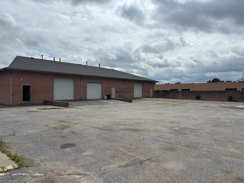 431 Commerce Ln, West Berlin, NJ à louer - Photo de l’immeuble – Image 2 sur 4