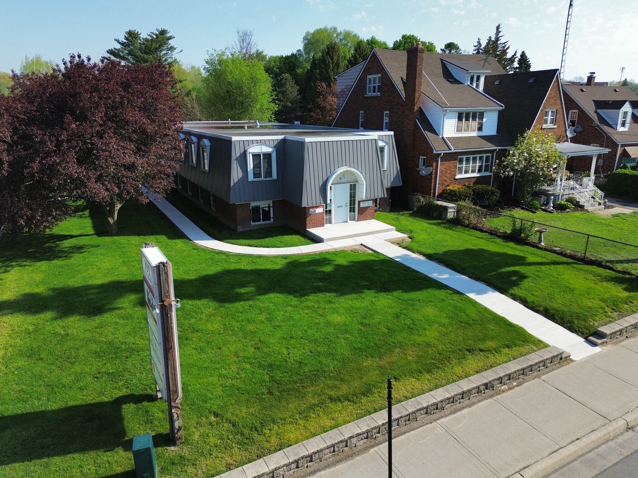 191 Queensway W, Simcoe, ON à louer Photo de l’immeuble– Image 1 sur 22