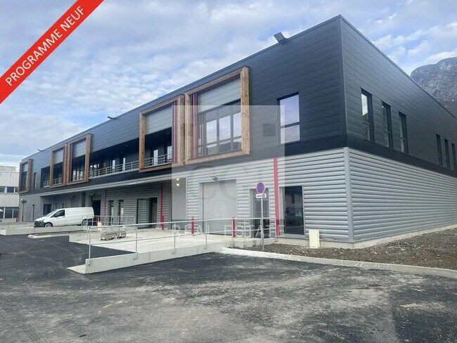 Plus de détails pour Local d'activités à louer